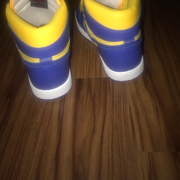 Wmns Air Jordan 1 Retro High OG 'Reverse Laney' - Picture 2 of 4